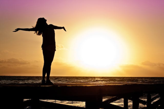 Woman getting her morning sunlight to optimise her sleep